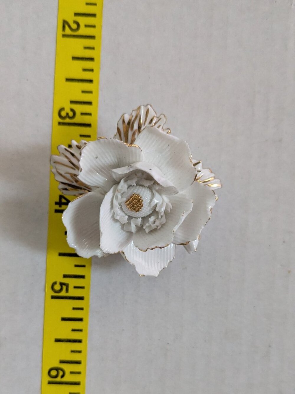 Vintage Made in England White Flower Floral Gold Tone Brooch Pin